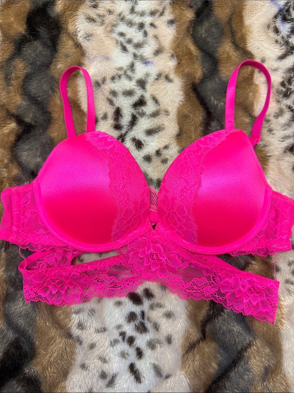 La Senza 32B Lace Push-Up Bra in Hot Pink